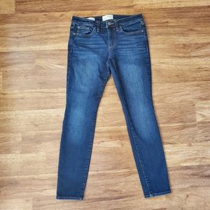 Universal Thread Size 0/25S Mid Rise Skinny Jeans
